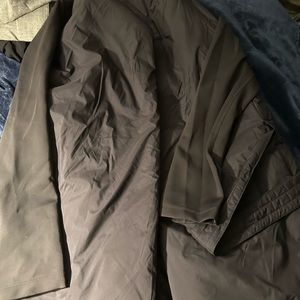 Lululemon Serene Light Wrap. Size 6. Black